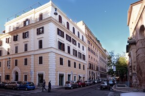A multi-story hotel with a classic architectural style, featuring a prominent entrance and several windows. - Hotel Golden (Rome)