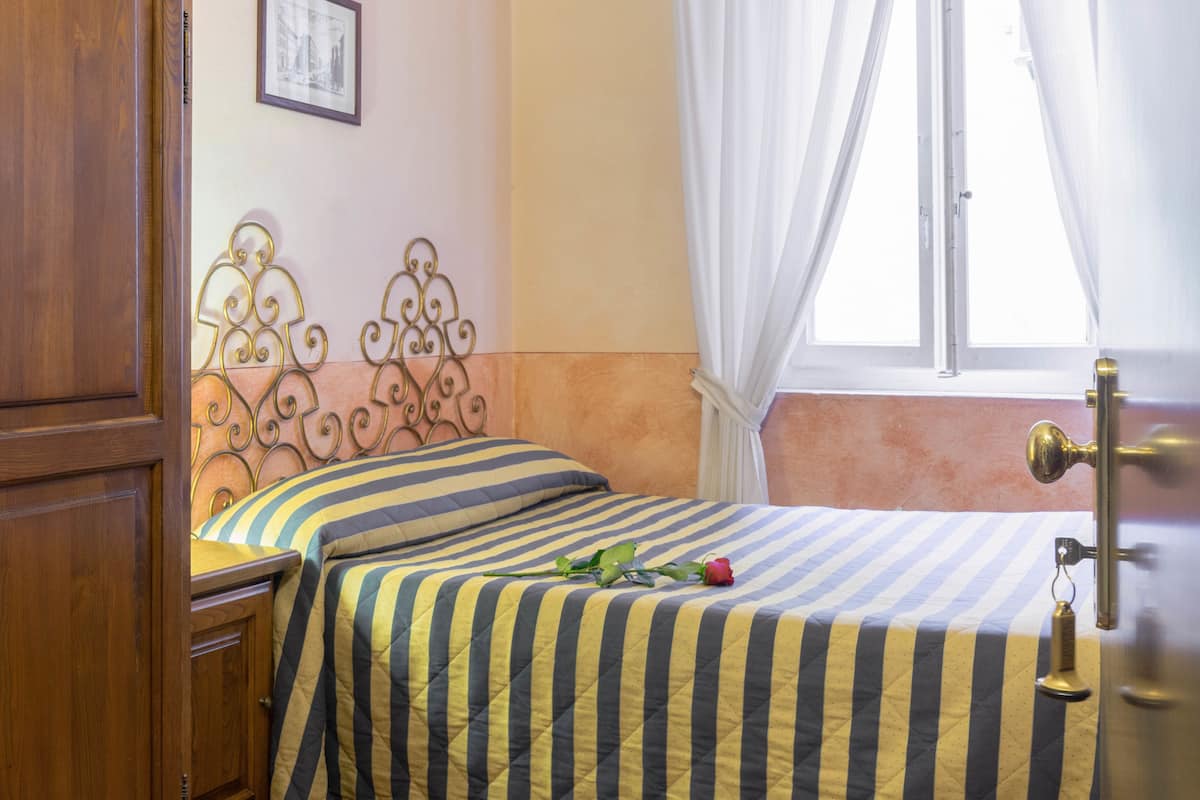 Brankas, tempat tidur lipat/tambahan, Wi-Fi gratis, dan seprai linen