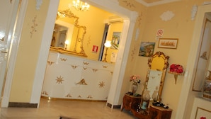 Premium bedding, down comforters, in-room safe, desk - Hotel Alessandra (Palermo)