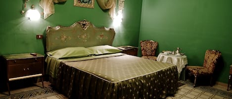 Premium bedding, down comforters, in-room safe, individually decorated