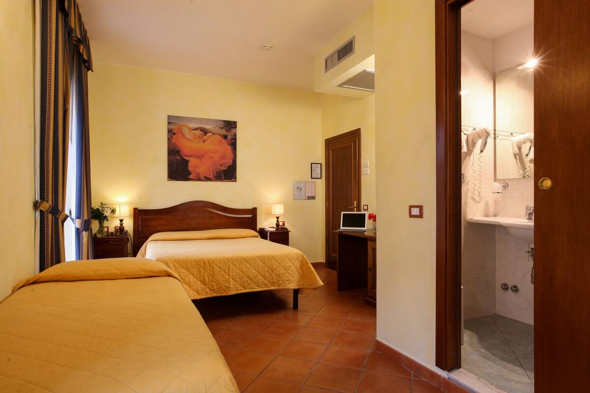 Triple Room | Minibar, in-room safe, desk, laptop workspace