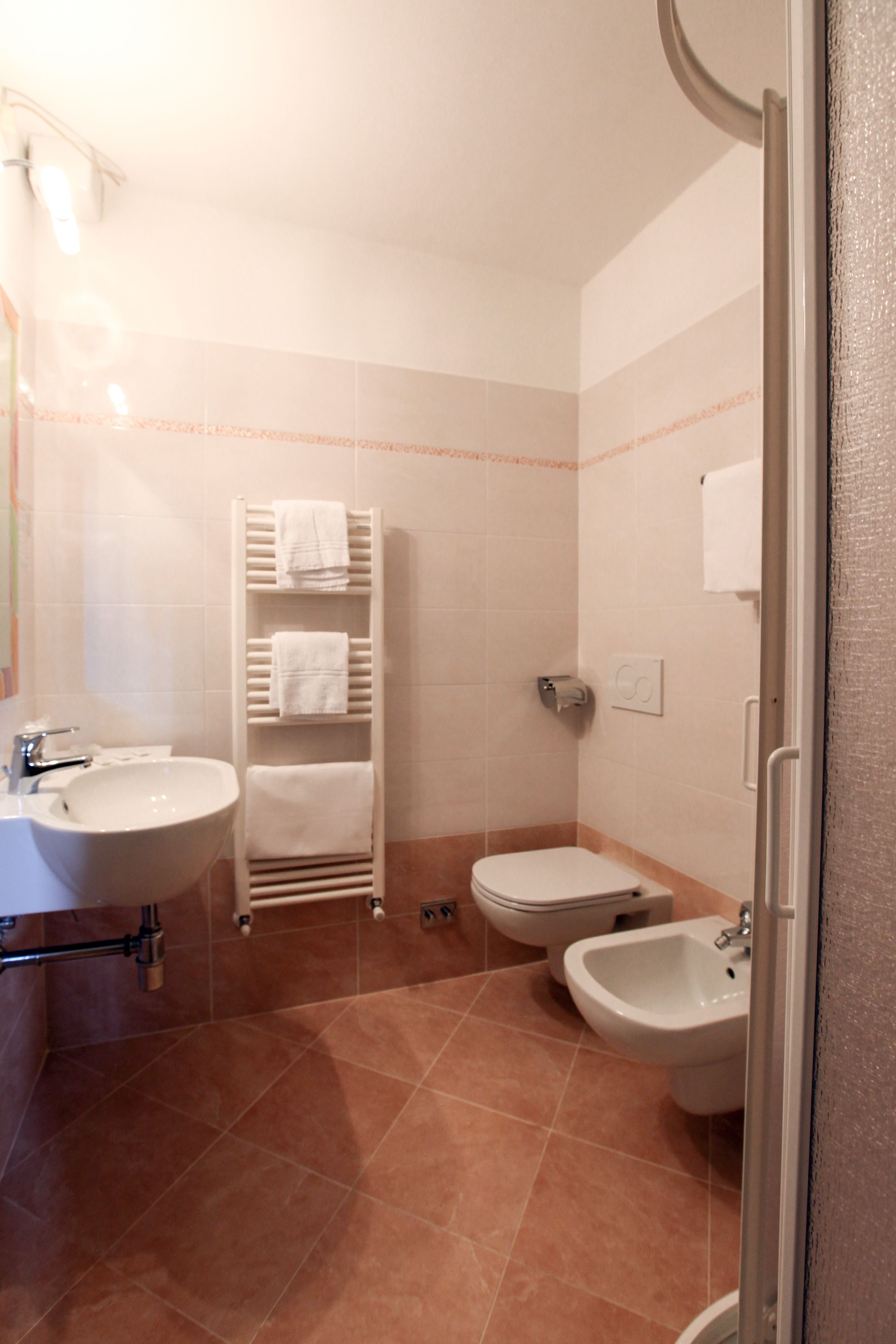 quadruple room | bathroom | shower, free toiletries, hair dryer, bidet