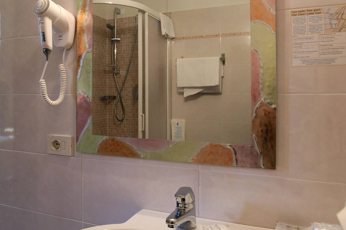 quadruple room | room amenity