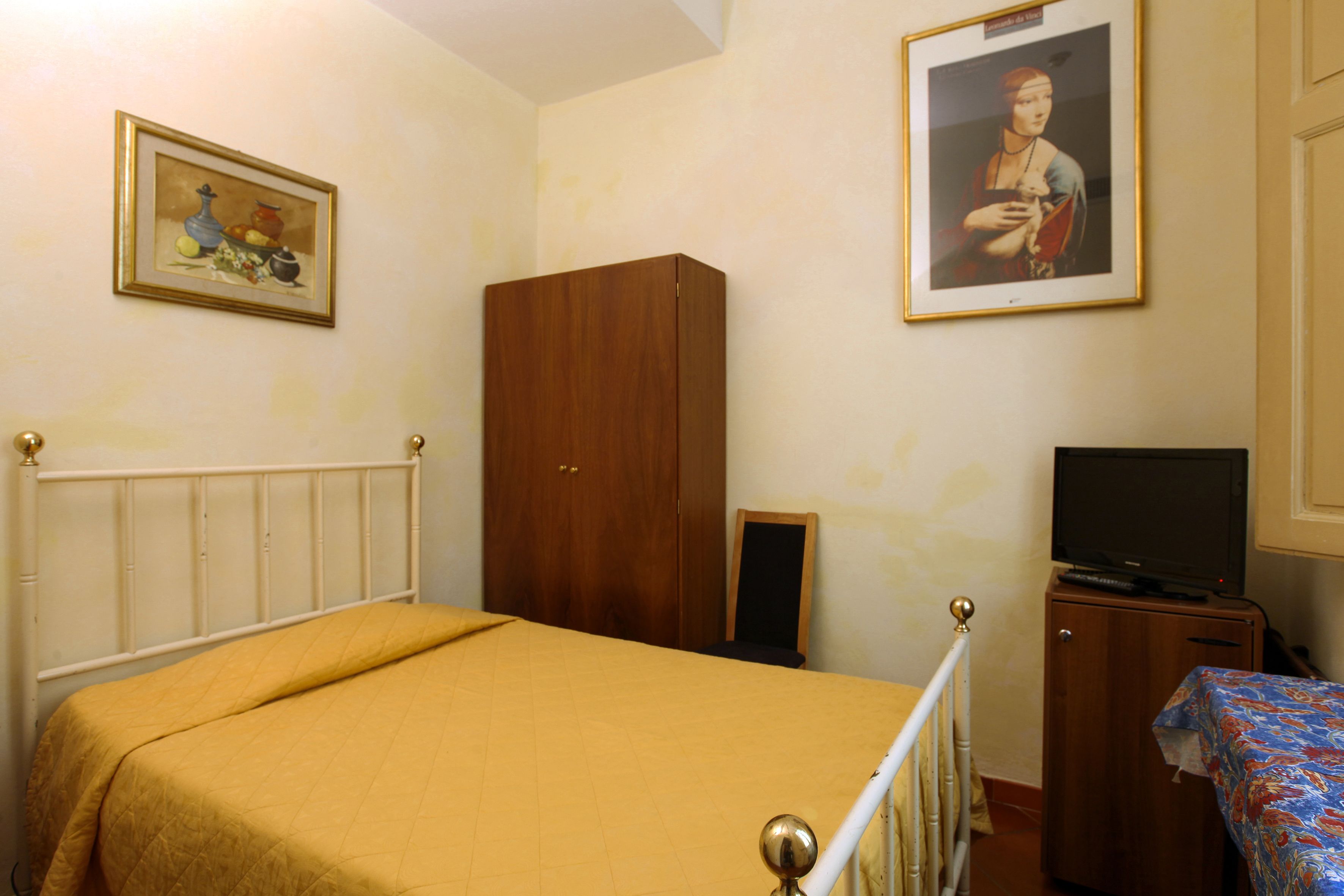 classic single room, non smoking, ensuite | minibar, in-room safe, desk, laptop workspace