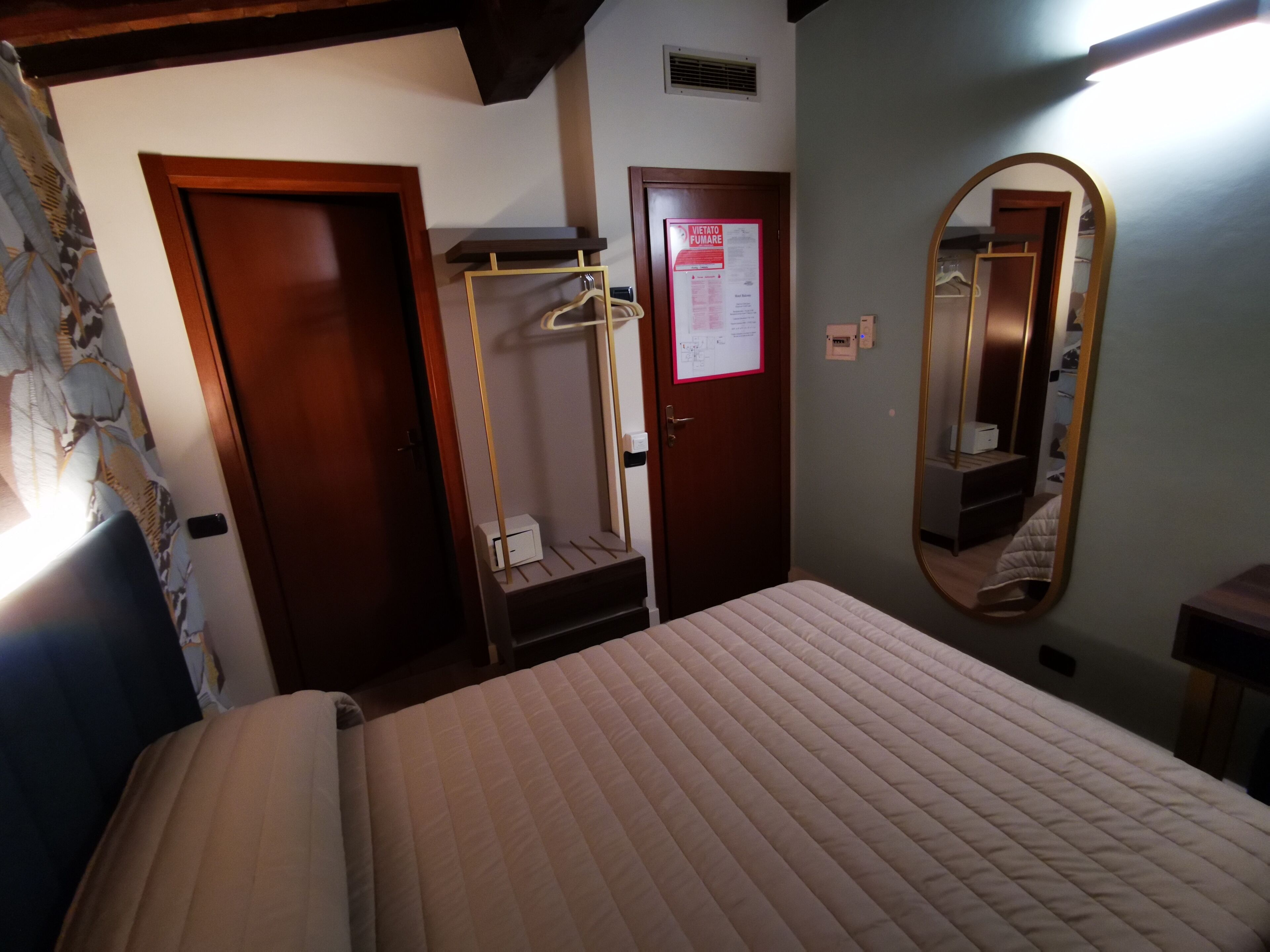 economy double room, 1 bedroom, ensuite | minibar, in-room safe, desk, blackout curtains