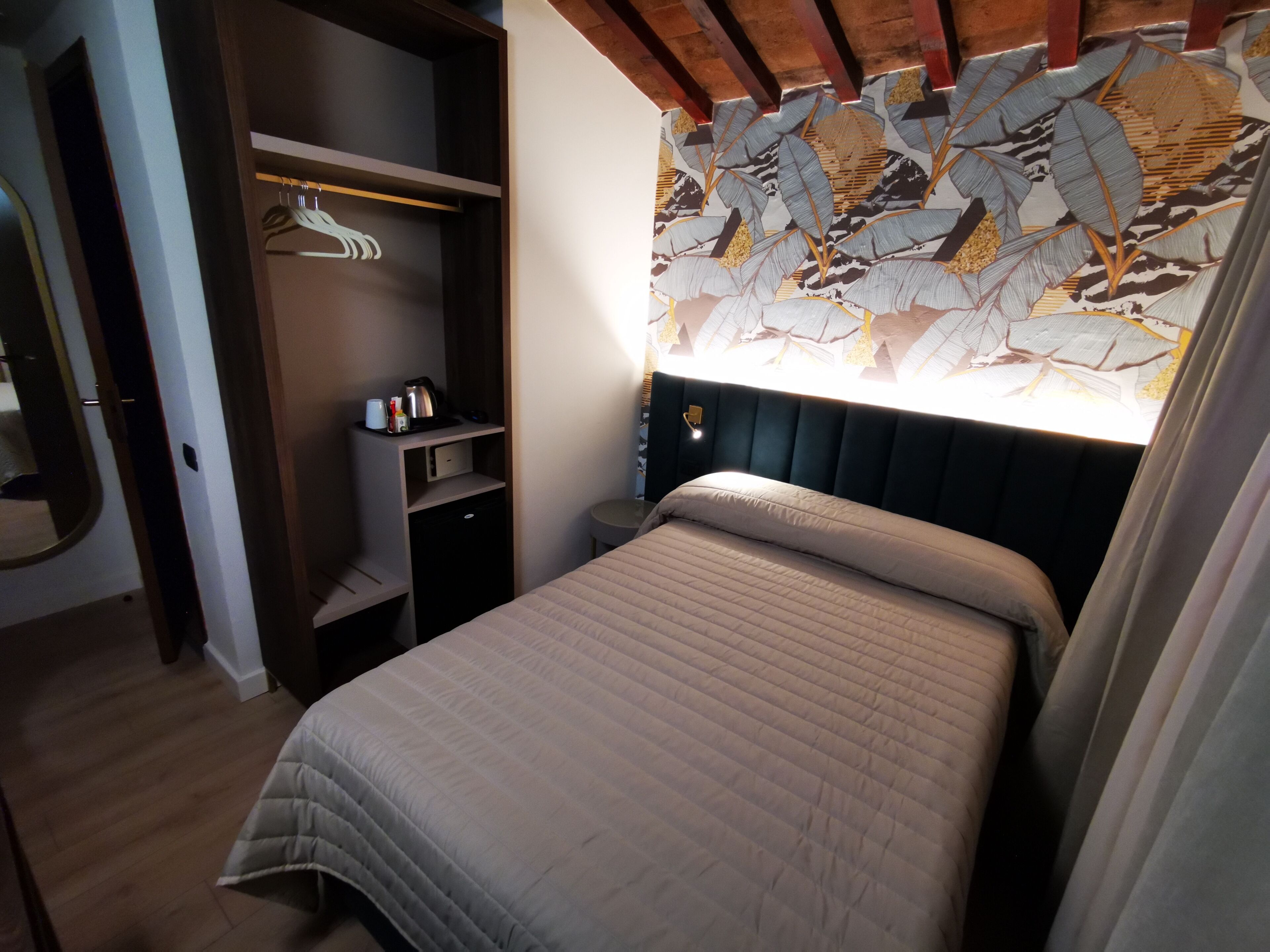 economy double room, 1 bedroom, ensuite | minibar, in-room safe, desk, blackout curtains