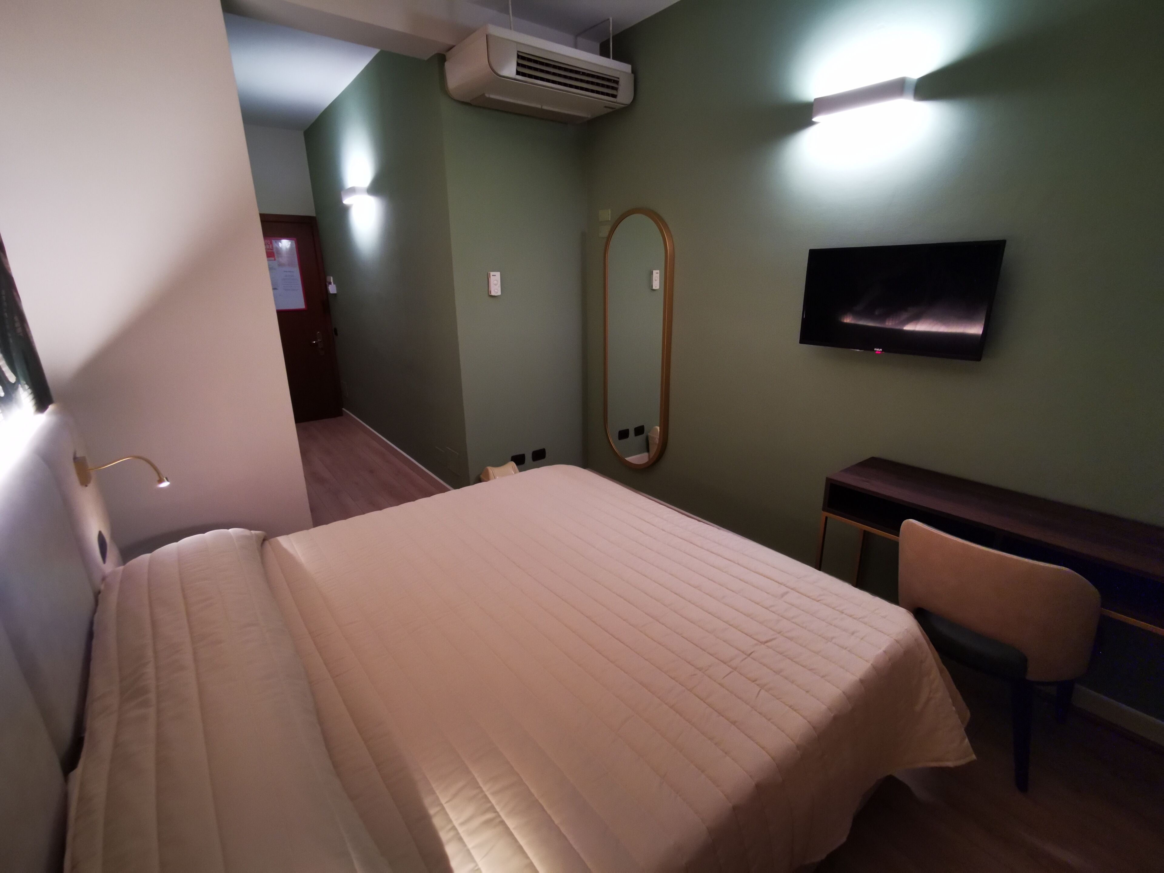 double room, ensuite | minibar, in-room safe, desk, blackout curtains