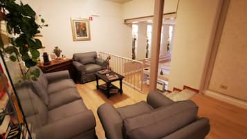 Coin salon dans le hall