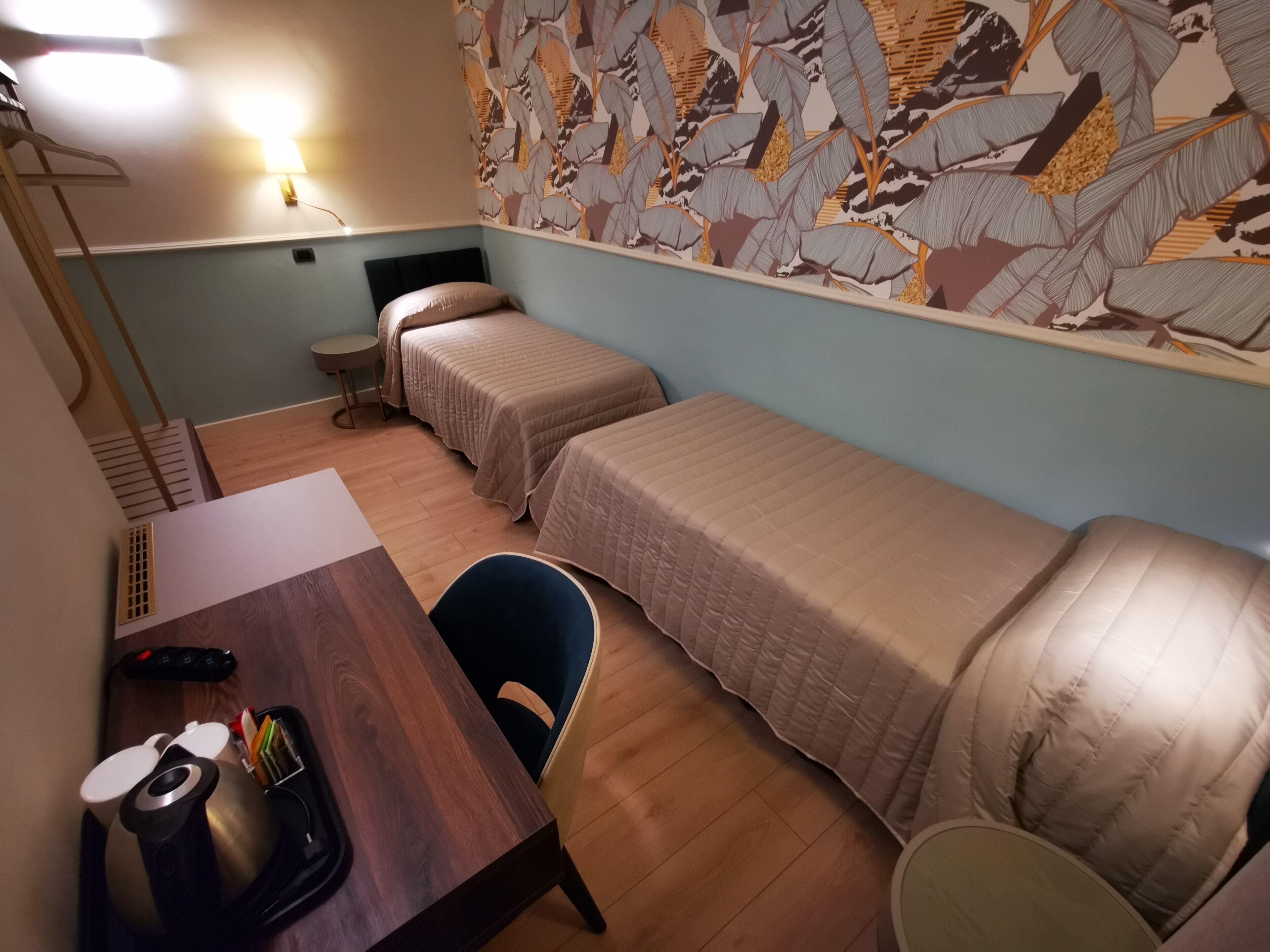 double room, 2 single beds, ensuite | minibar, in-room safe, desk, blackout curtains