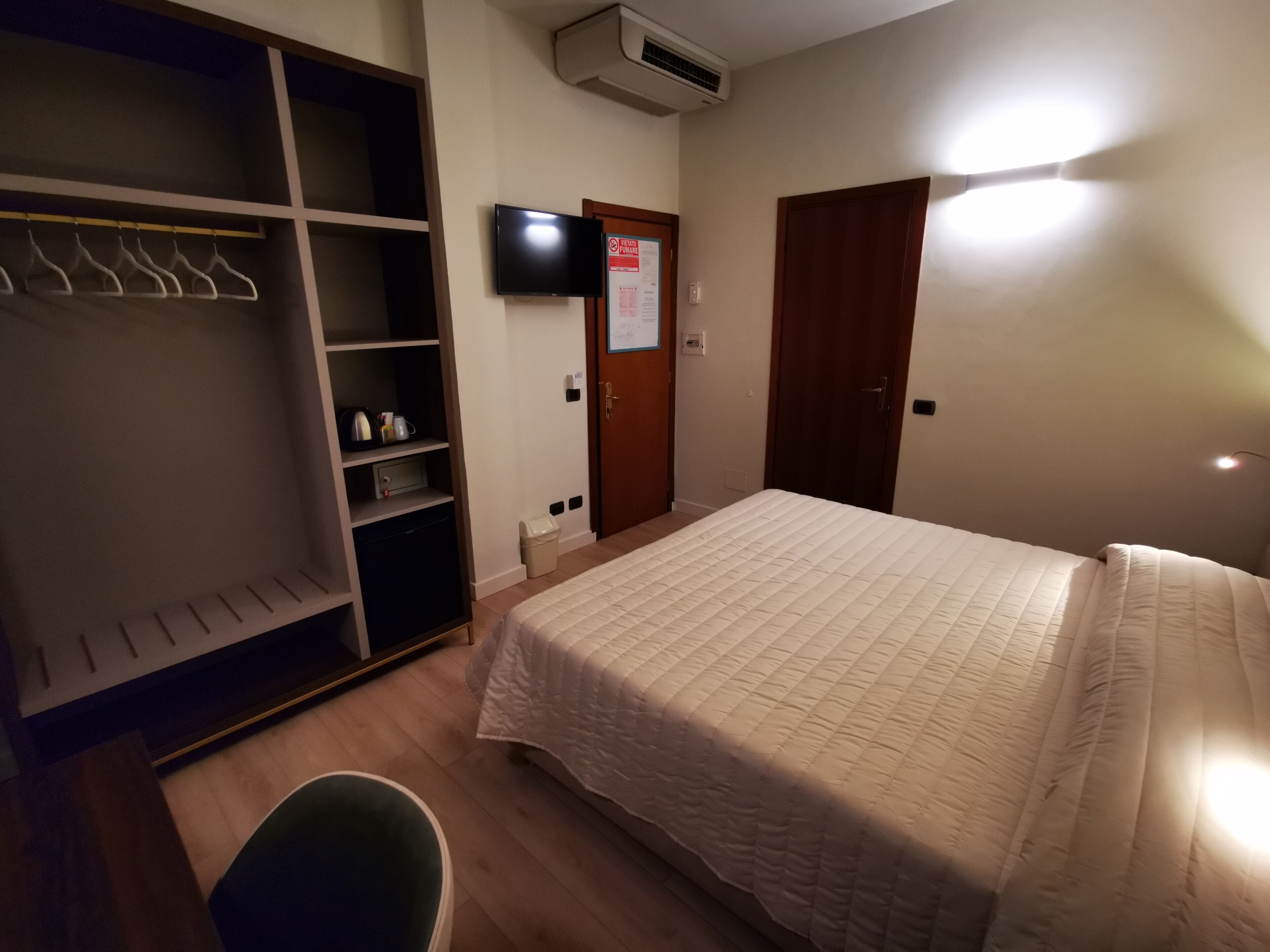 double room, ensuite | minibar, in-room safe, desk, blackout curtains