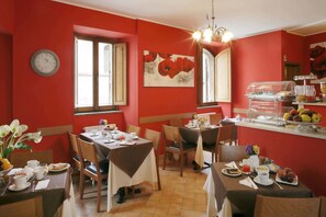Daily buffet breakfast for a fee - Hotel Properzio (Assisi)