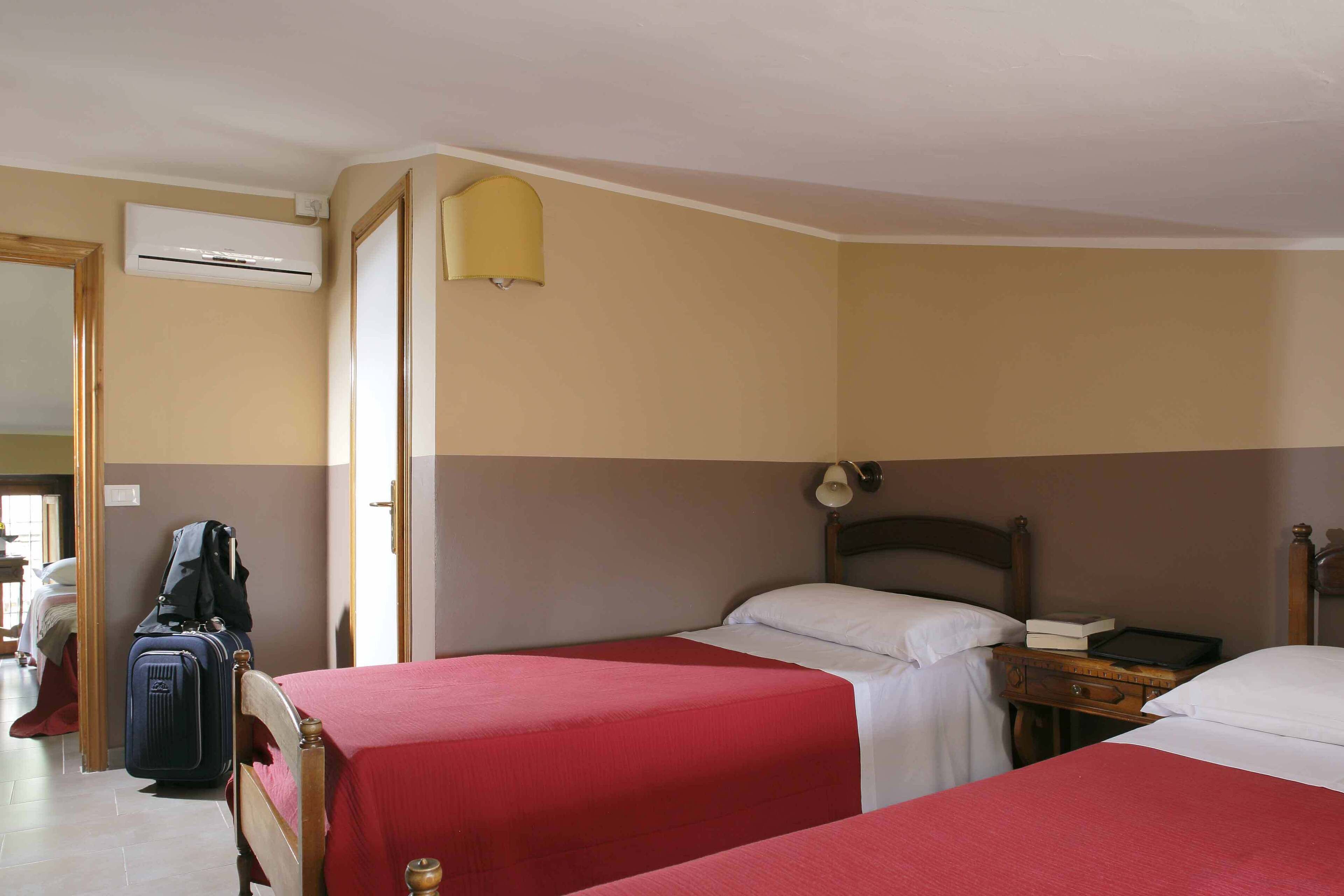 quadruple room | free wifi, bed sheets