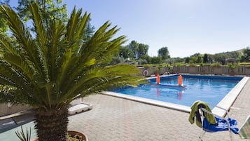 Seasonal outdoor pool, sun loungers