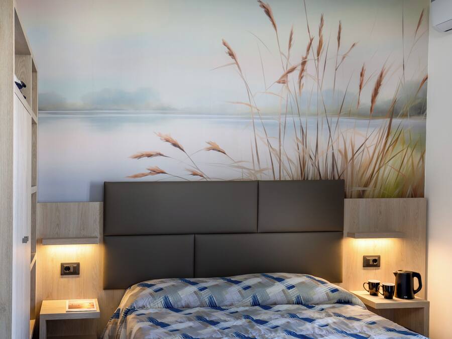 Rom â superior | Minibar, safe pĂ„ rommet, skrivebord og skrivebord for bĂŠrbar PC