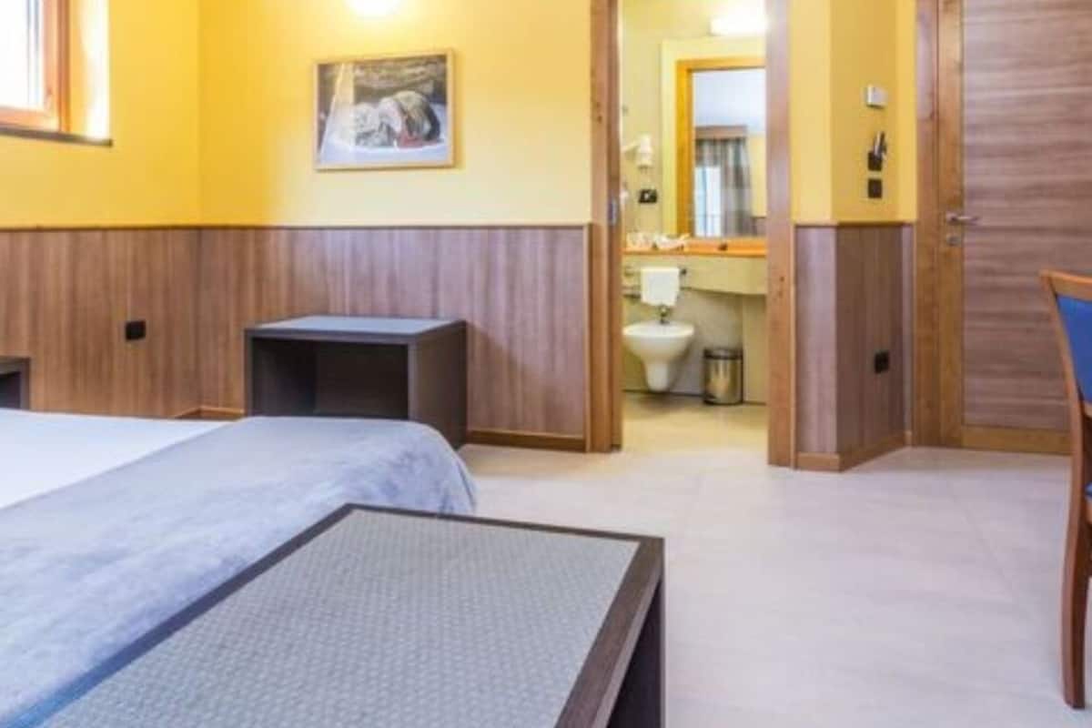 double room, annex building | minibar, in-room safe, blackout curtains, soundproofing