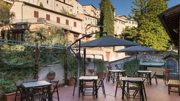 Outdoor dining - Albergo Ancajani (Assisi)