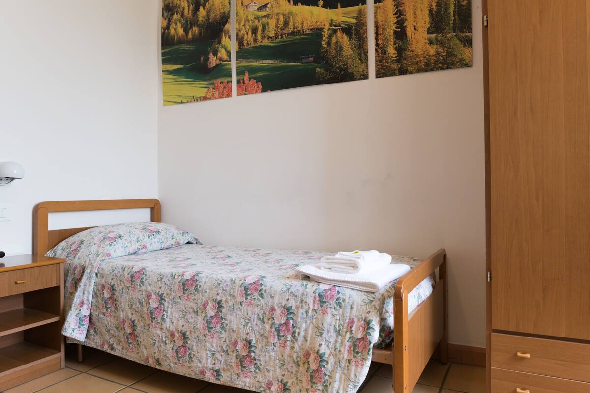 Single Room | Desk, free WiFi
