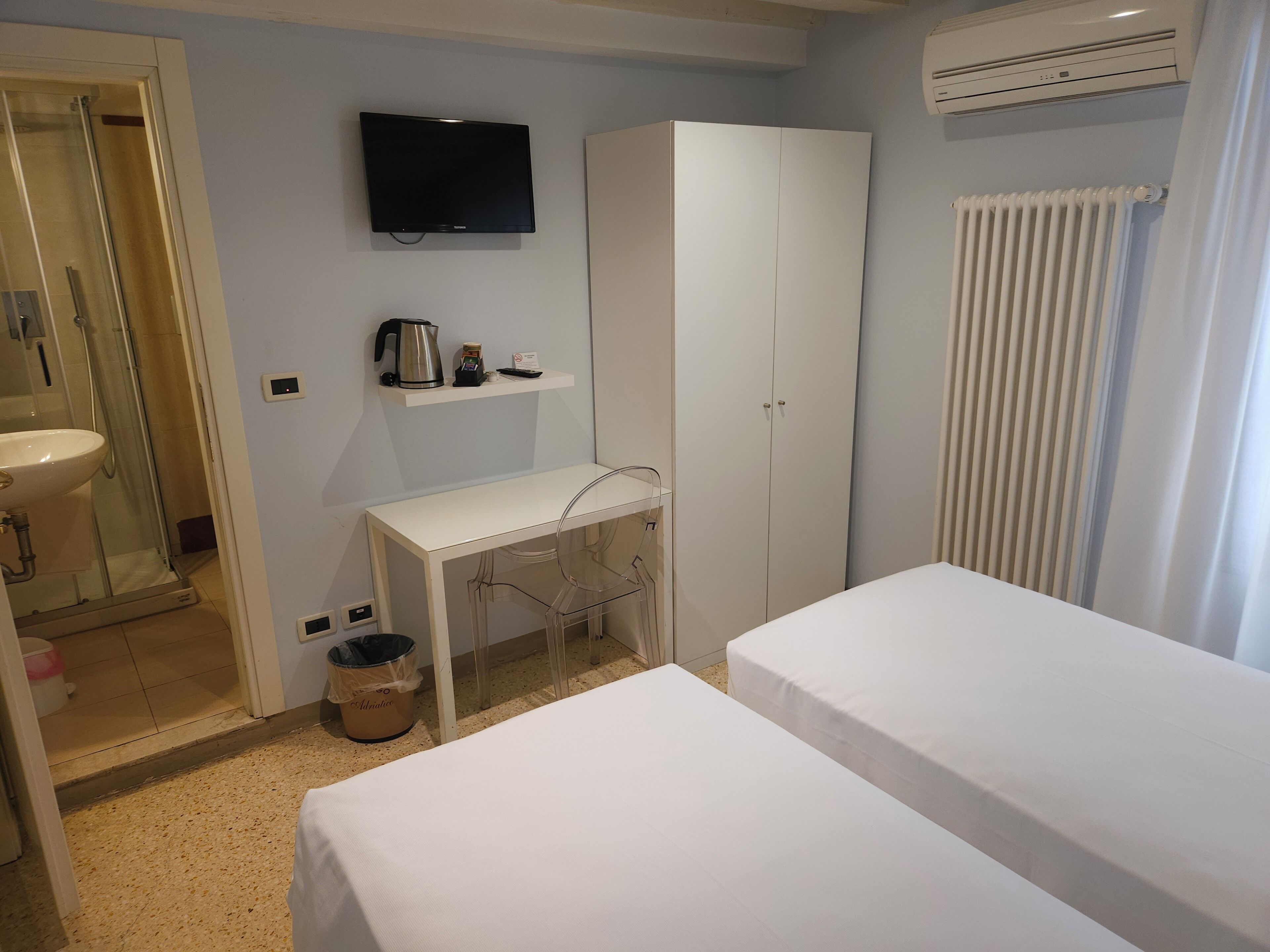 Down duvets, desk, free WiFi, bed sheets