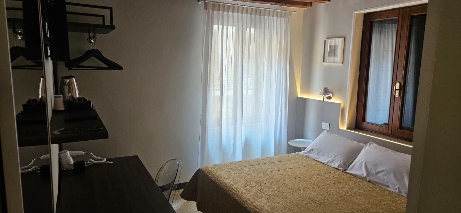Down duvets, desk, free WiFi, bed sheets
