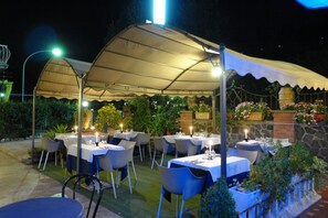 Outdoor dining - Pergoletta (Orvieto)