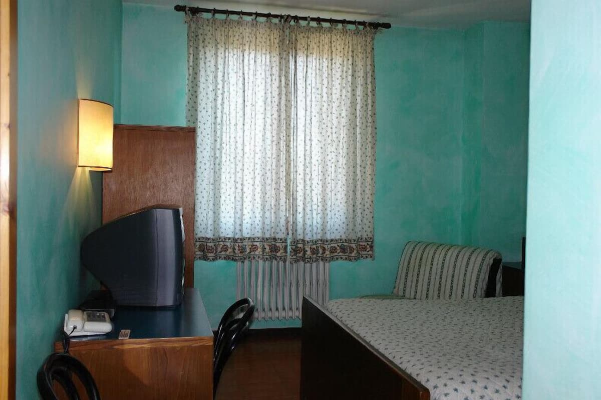 Double Room | Rollaway beds, WiFi (free)
