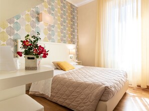 Minibar, in-room safe, desk, soundproofing - Hotel Corso (Orvieto)
