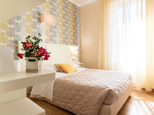 Minibar, coffres-forts dans les chambres, bureau, chambres insonorisées