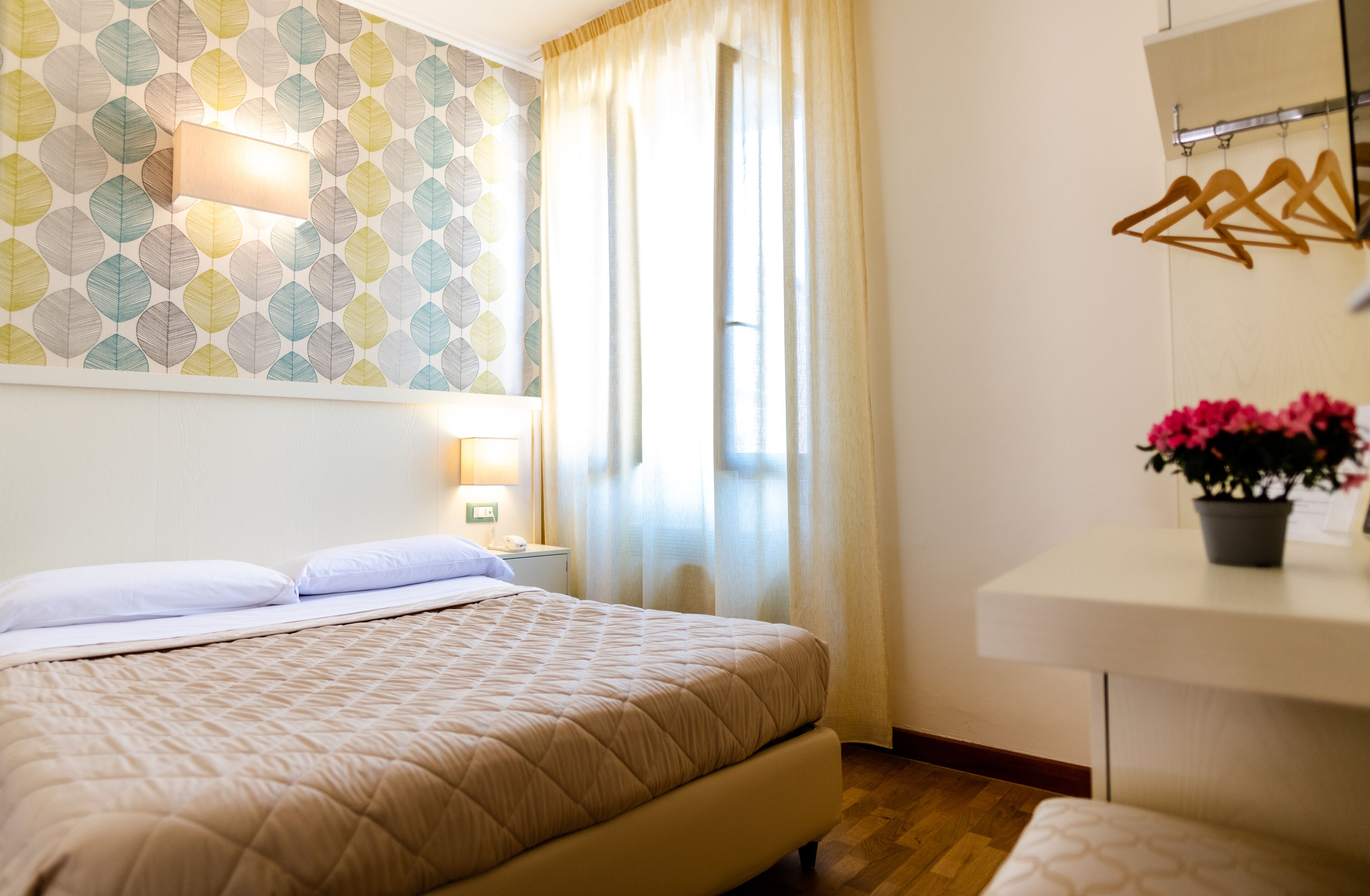 double room | 1 bedroom, minibar, in-room safe, desk