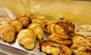 Breakfast buffet - Hotel Berti (Assisi)