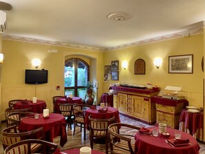 Free continental breakfast - Hotel Berti (Assisi)