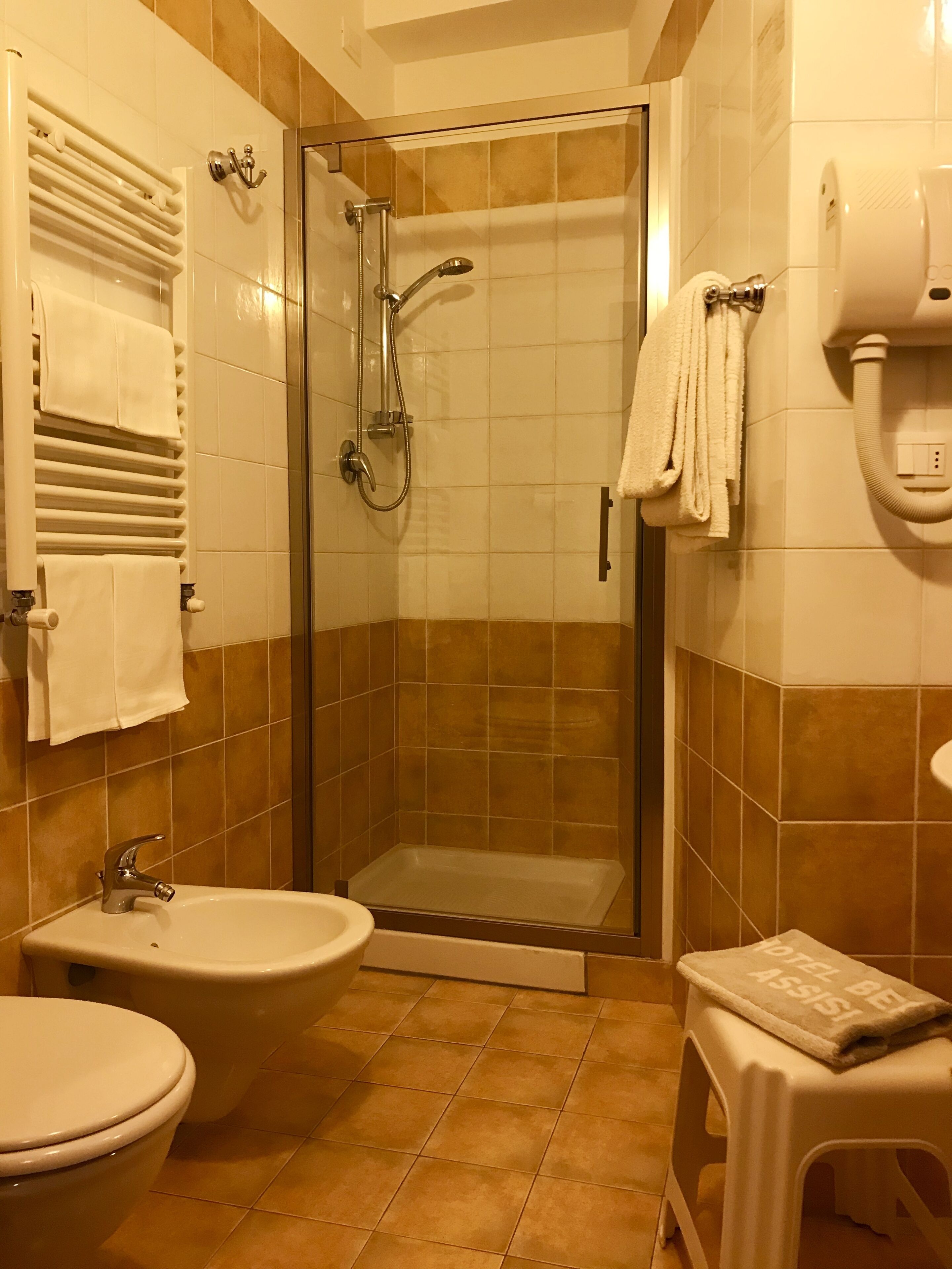 standard triple room | bathroom | shower, rainfall showerhead, free toiletries, hair dryer