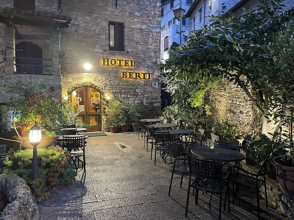 Front of property - Hotel Berti (Assisi)