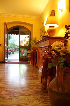 Interior entrance - Hotel Berti (Assisi)