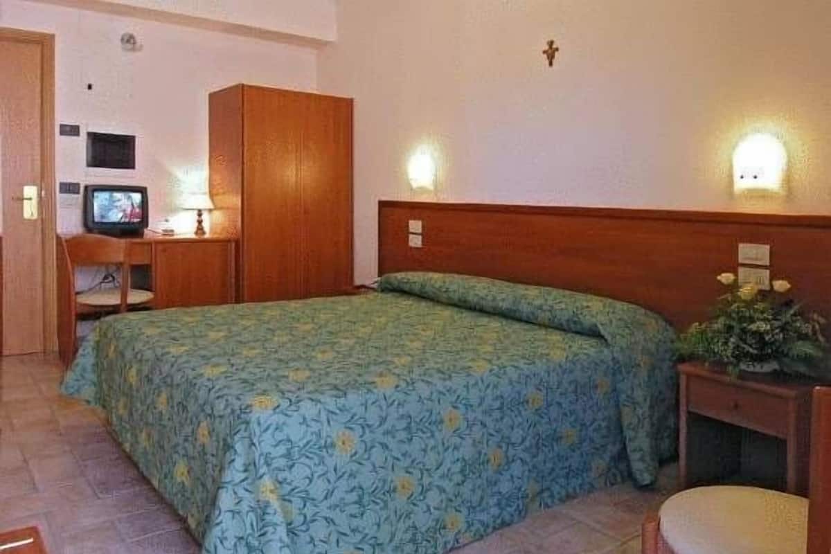 Desk, cribs/infant beds, rollaway beds