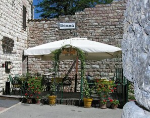 Exterior - La Rocca (Assisi)