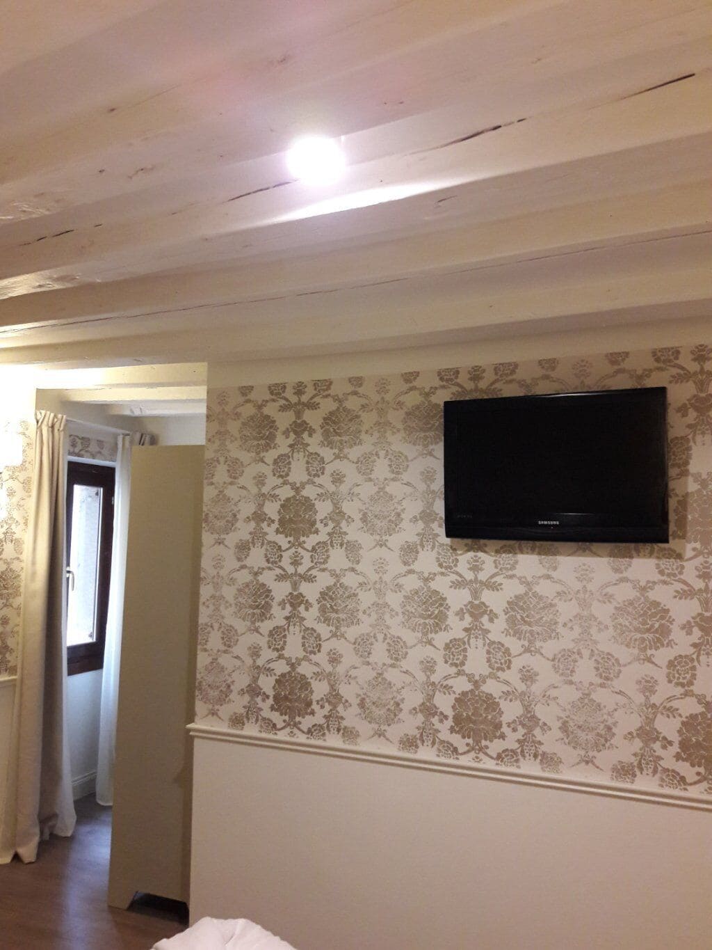 triple room | room amenity