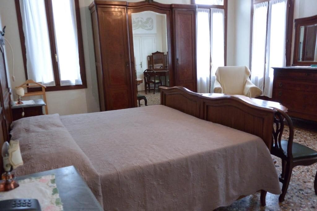 down duvets, in-room safe, desk, bed sheets