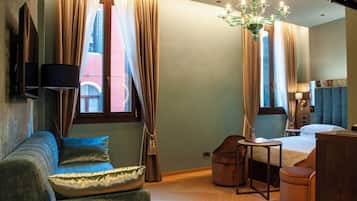 Double room Charming with 1 Sofa Bed | In-room safe, individually decorated, individually furnished, free WiFi
