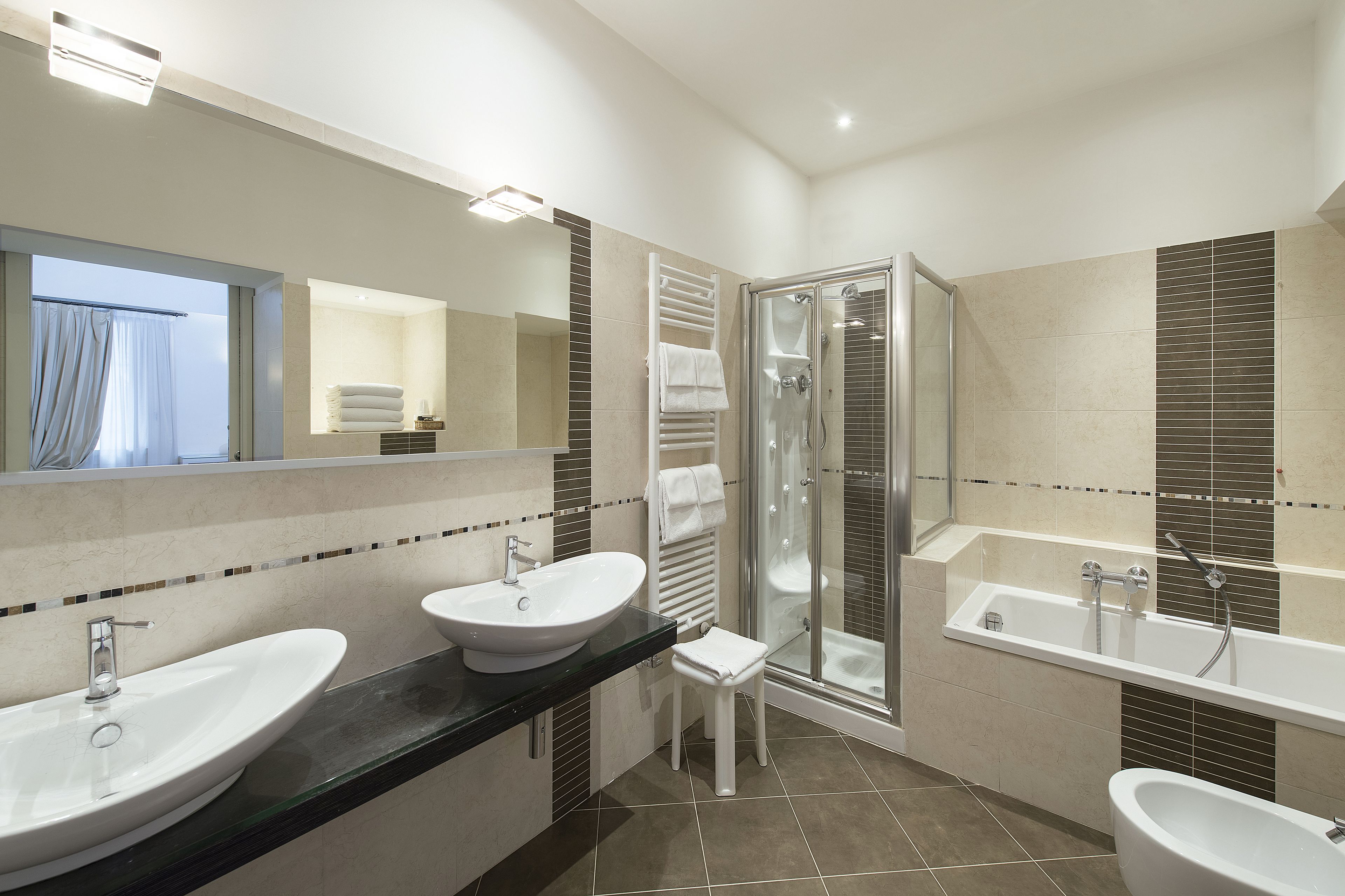 studio, ground floor | bathroom | free toiletries, hair dryer, bidet, towels