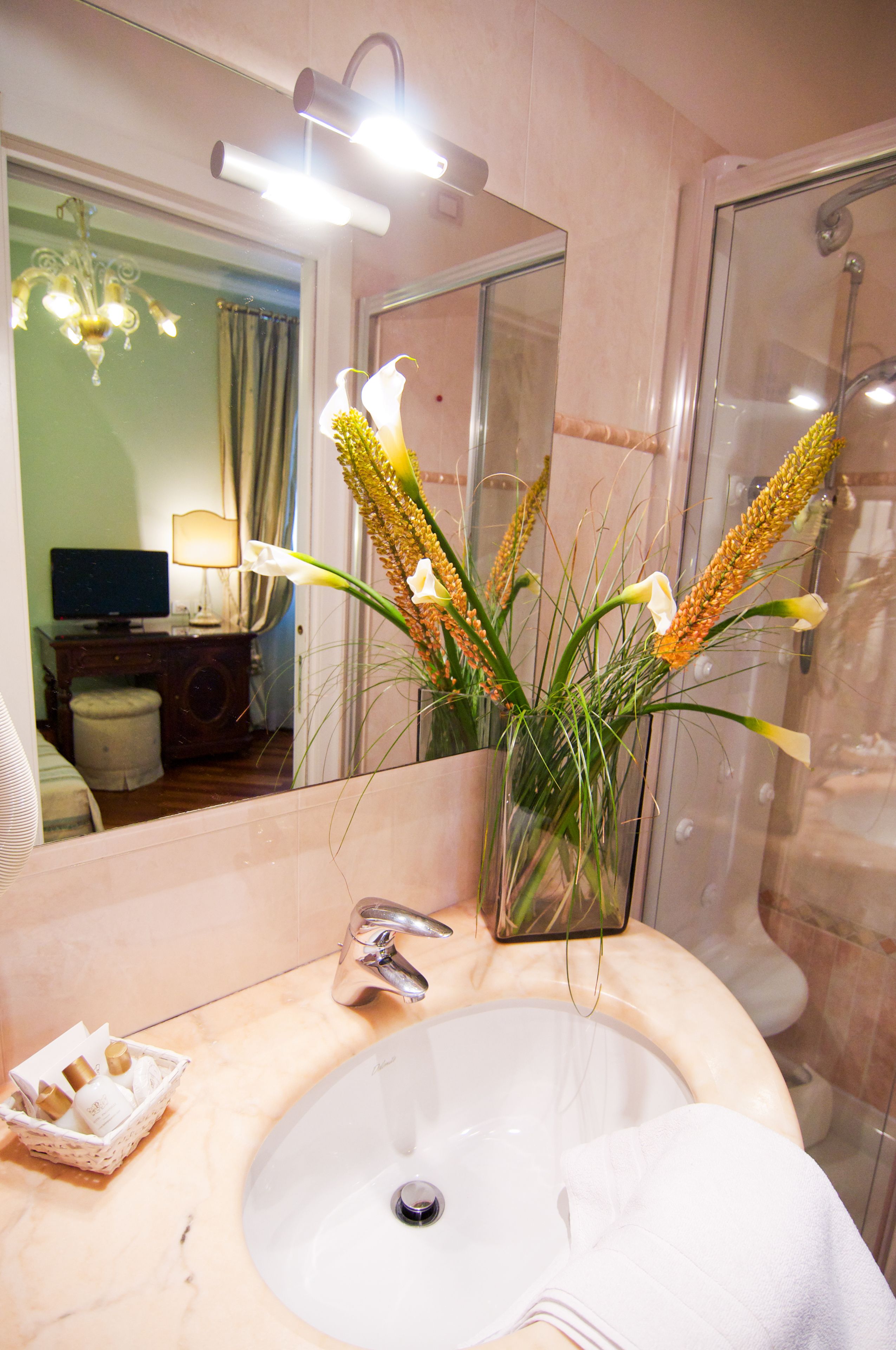 superior double room (with extra bed) | bathroom sink