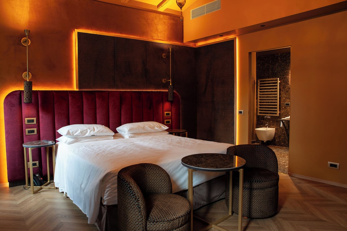 Double room Charming with 1 Sofa Bed | In-room safe, individually decorated, individually furnished, free WiFi