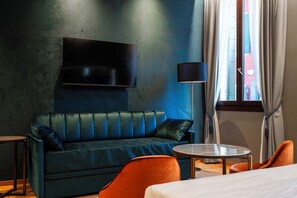 Double room Charming with 1 Sofa Bed | In-room safe, individually decorated, individually furnished, free WiFi - Hotel Campiello (Venice)