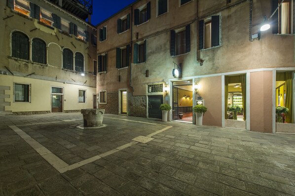 Courtyard - Hotel Campiello (Venice)
