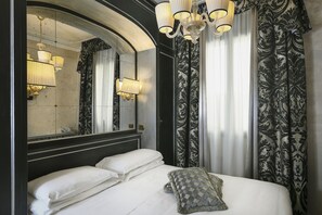 Camera Doppia Small | In-room safe, individually decorated, individually furnished, free WiFi - Hotel Campiello (Venice)