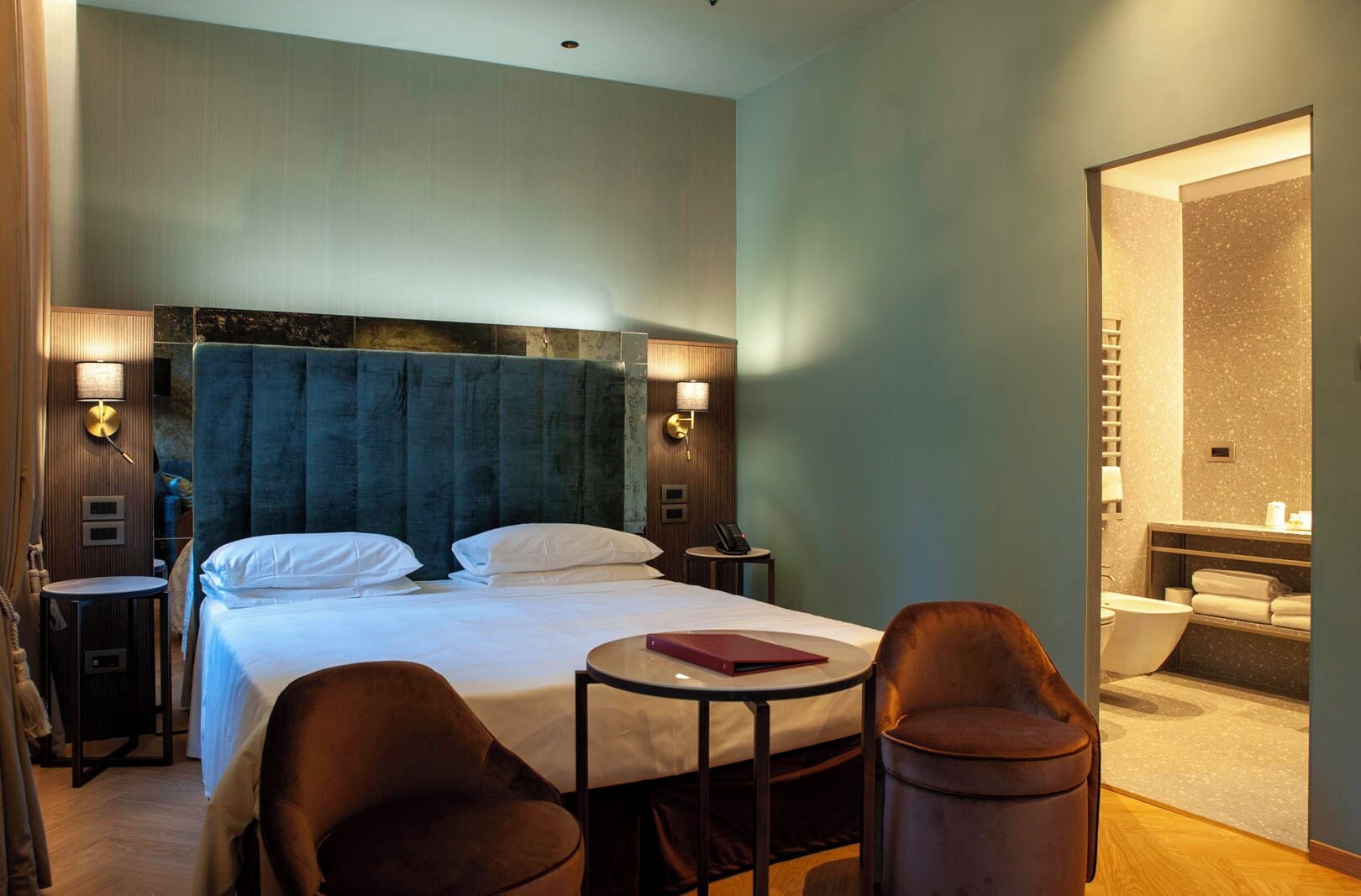 double room charming with 1 sofa bed | in-room safe, individually decorated, individually furnished, free wifi