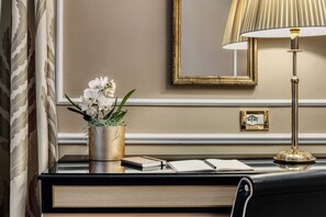 Classic Double Room | Down comforters, minibar, in-room safe, desk - Hotel Al Nuovo Teson (Venice)