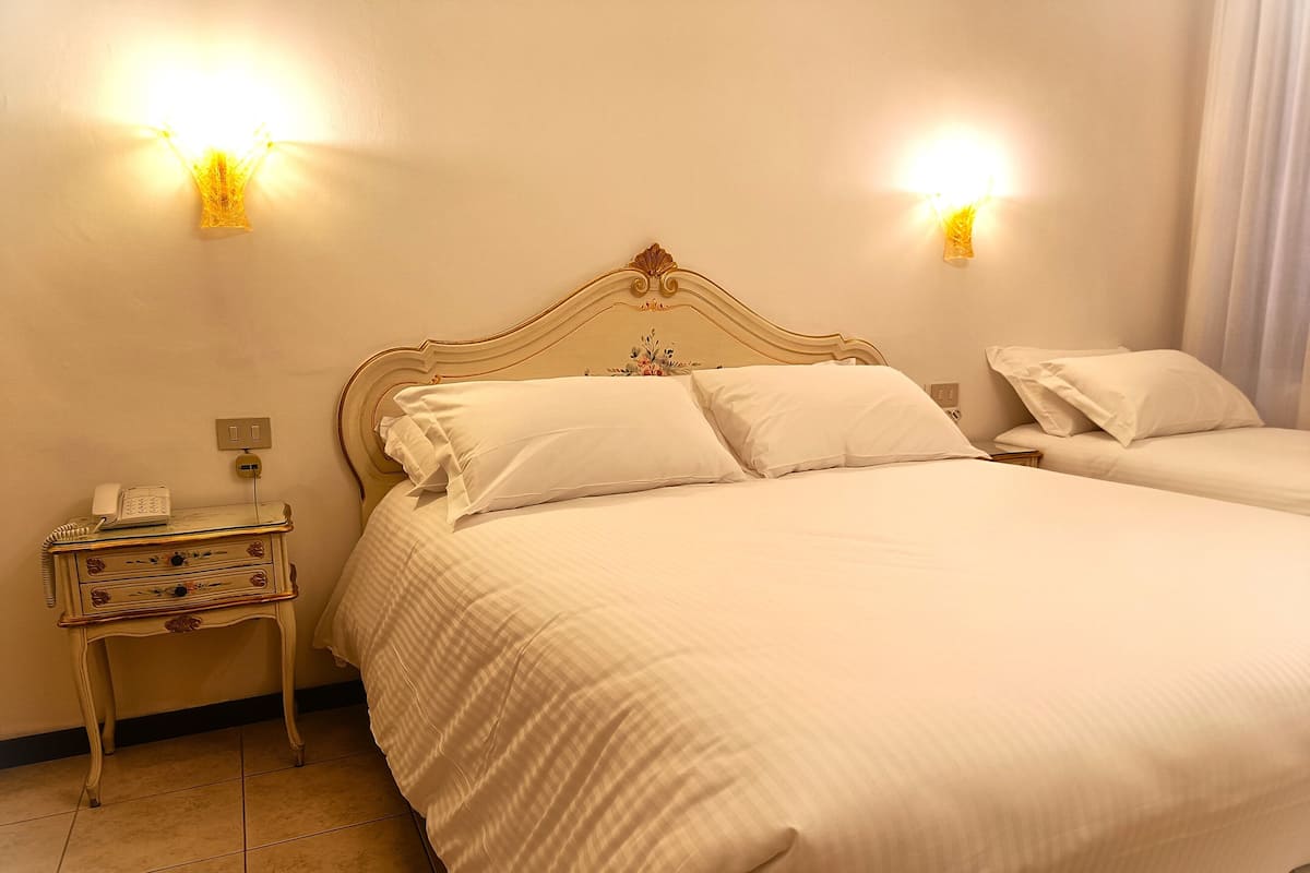Free WiFi, bed sheets
