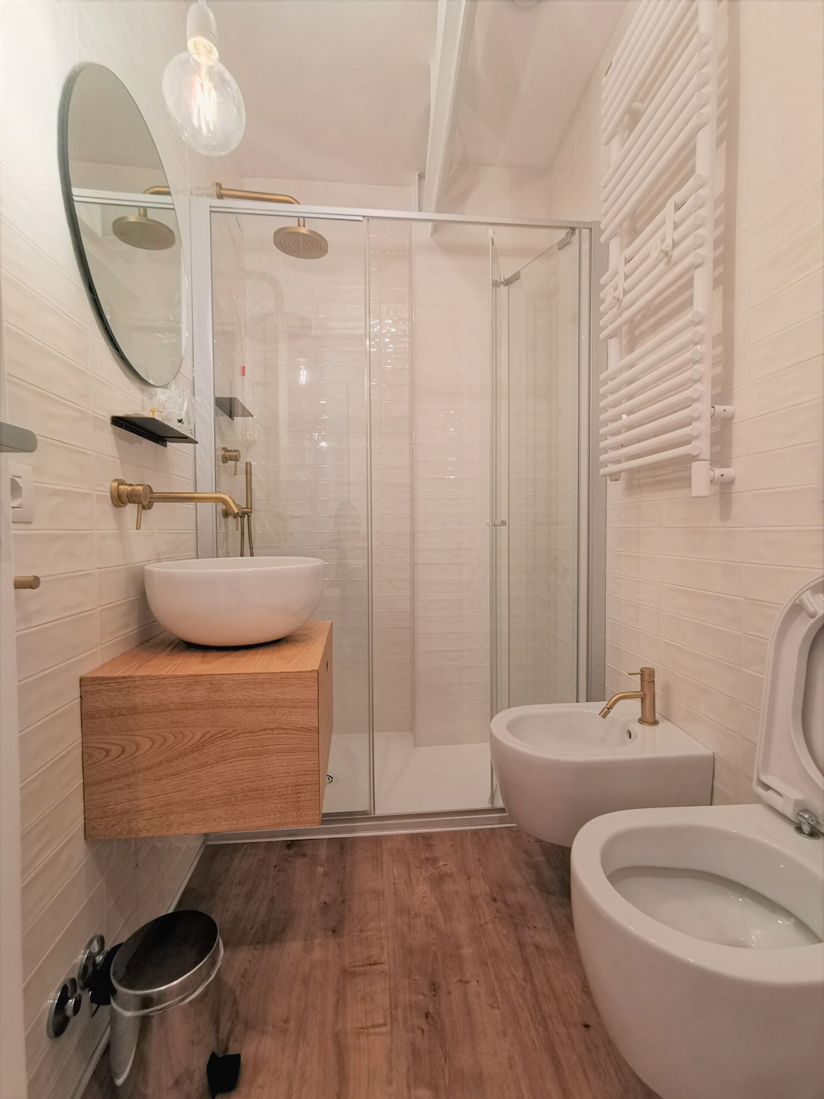economy double room | bathroom | shower, free toiletries, hair dryer, bidet