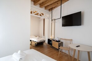 Chambre triple | Literie de qualité, couette en duvet, coffre-fort