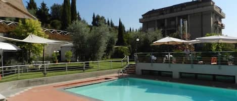 Outdoor pool, open 10:00 AM to 7:00 PM, pool umbrellas, sun loungers